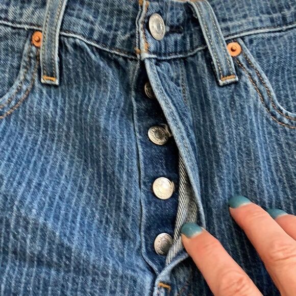 Levi's 501 Striped Denim Shorts Size 28 Waist NWOT - Picture 6 of 12